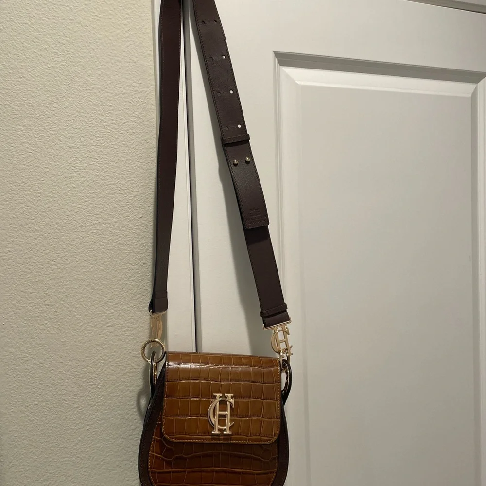 Elegant Brown Croc-Embossed Crossbody Bag - Picture 5 of 5